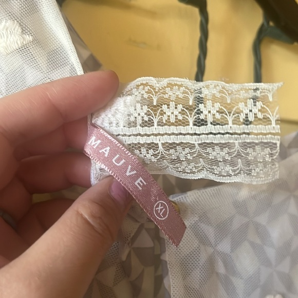 Mauve lace top - Picture 4 of 4